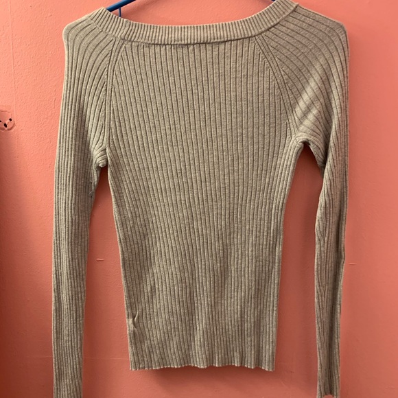 Express Sweater - Picture 3 of 3